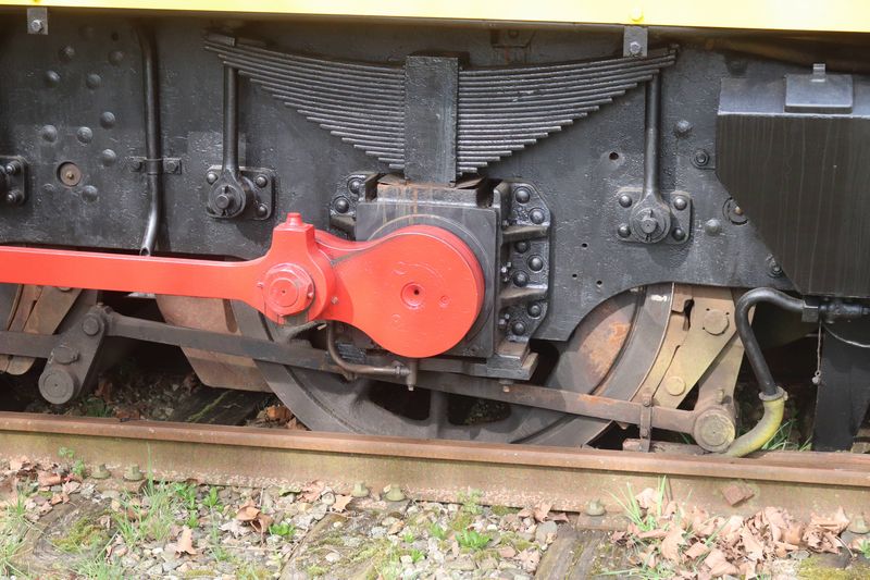 Museumlocomotief 605 van het Spoorwegmuseum herspoord door Incidentenbestrijders van ProRail
